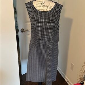 Loft Plus Size Sleeveless Black and White Patterned Shift Dress